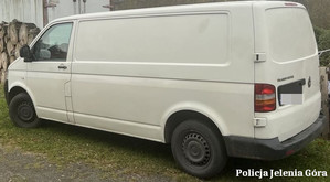 Kierowca busa próbował wciągnąć nastolatkę do pojazdu. Sprawcą okazał się 30 – latek, który został zatrzymany dzień po zdarzeniu