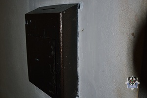 uszkodzona kasetka z pieniędzmi