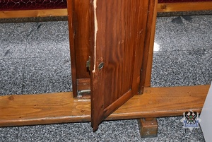 uszkodzona kasetka z pieniędzmi