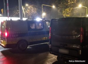 radiowóz koło busa