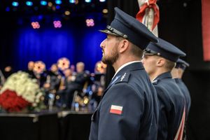 Dolnośląscy policjanci wyróżnieni medalami i odznaczeniami przy okazji obchodów związanych z 107. rocznicą odzyskania przez Polskę Niepodległości