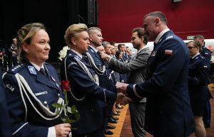Dolnośląscy policjanci wyróżnieni medalami i odznaczeniami przy okazji obchodów związanych z 107. rocznicą odzyskania przez Polskę Niepodległości