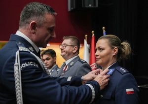 Dolnośląscy policjanci wyróżnieni medalami i odznaczeniami przy okazji obchodów związanych z 107. rocznicą odzyskania przez Polskę Niepodległości