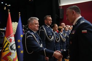 Dolnośląscy policjanci wyróżnieni medalami i odznaczeniami przy okazji obchodów związanych z 107. rocznicą odzyskania przez Polskę Niepodległości