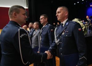 Dolnośląscy policjanci wyróżnieni medalami i odznaczeniami przy okazji obchodów związanych z 107. rocznicą odzyskania przez Polskę Niepodległości