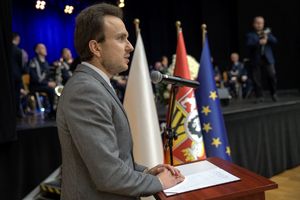 Dolnośląscy policjanci wyróżnieni medalami i odznaczeniami przy okazji obchodów związanych z 107. rocznicą odzyskania przez Polskę Niepodległości