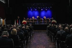 Dolnośląscy policjanci wyróżnieni medalami i odznaczeniami przy okazji obchodów związanych z 107. rocznicą odzyskania przez Polskę Niepodległości