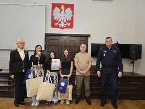 zdjęcie grupowe finalistów konkursu