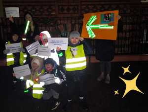 Wspólna lekcja w szkole o bezpieczeństwie i odblaskach