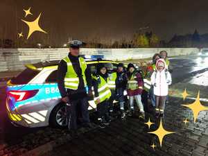 Wspólna lekcja w szkole o bezpieczeństwie i odblaskach