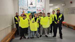 „Odblaskowa Szkoła" – dzieci z górowskiej szkoły uszyły własne kamizelki odblaskowe!