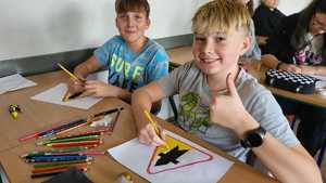 „Odblaskowa Szkoła" – dzieci z górowskiej szkoły uszyły własne kamizelki odblaskowe!