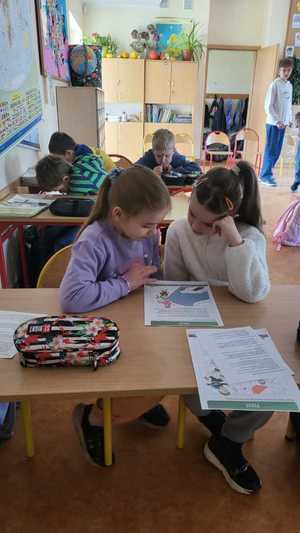 „Odblaskowa Szkoła" – dzieci z górowskiej szkoły uszyły własne kamizelki odblaskowe!