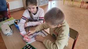 „Odblaskowa Szkoła" – dzieci z górowskiej szkoły uszyły własne kamizelki odblaskowe!