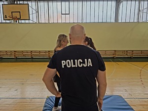 Szkolenie z samoobrony dla kobiet pracujących w Komendzie Miejskiej Policji w Legnicy