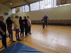 Szkolenie z samoobrony dla kobiet pracujących w Komendzie Miejskiej Policji w Legnicy