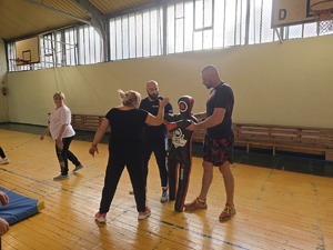 Szkolenie z samoobrony dla kobiet pracujących w Komendzie Miejskiej Policji w Legnicy