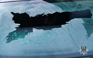 rozbita szyba w aucie