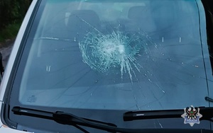 rozbita szyba w samochodzie