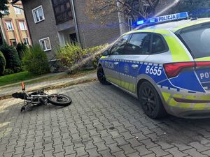 radiowóz i motocykl