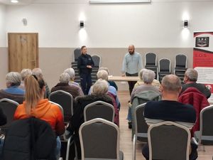 Świadomi i bezpieczni - spotkanie edukacyjne z seniorami w Centrum Aktywności Społecznej w Ławszowej