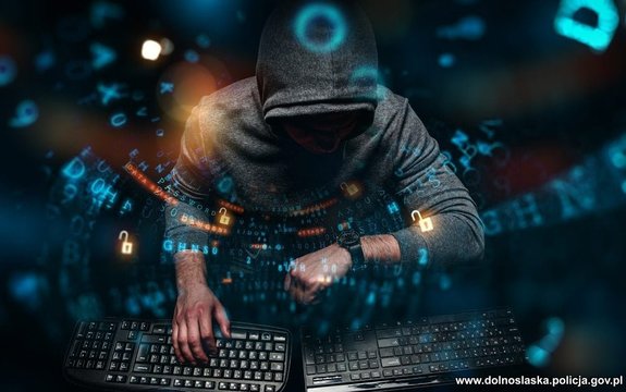 Oszustwo „na pracownika banku”. Seniorka straciła blisko 160 tysięcy złotych