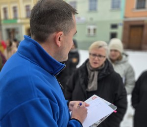 Alarm bombowy w urzędzie – policyjne ćwiczenia w Kątach Wrocławskich