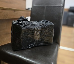 Alarm bombowy w urzędzie – policyjne ćwiczenia w Kątach Wrocławskich