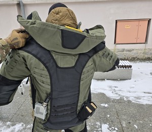 Alarm bombowy w urzędzie – policyjne ćwiczenia w Kątach Wrocławskich