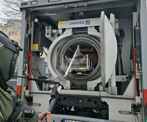 Alarm bombowy w urzędzie – policyjne ćwiczenia w Kątach Wrocławskich