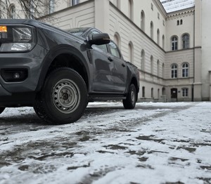 Alarm bombowy w urzędzie – policyjne ćwiczenia w Kątach Wrocławskich