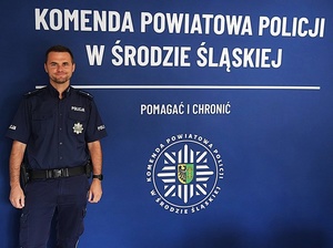 Średzki policjant na mecie 42. Maratonu Ateńskiego – wyjątkowy sukces funkcjonariusza w jednym z najtrudniejszych maratonów świata