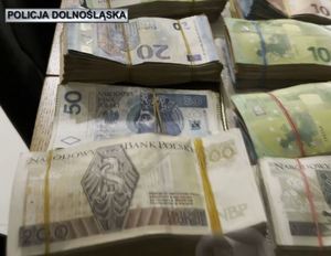 rozbita zorganizowana grupa przestępcza handlująca nielegalnymi wyrobami tytoniowymi