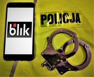 telefon z napisem blik oraz kajdanki
