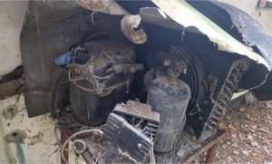 zabezpieczone przedmioty  w tym plecak i przewody oraz kable