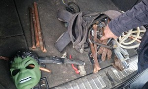 zabezpieczone przedmioty  w tym plecak i przewody oraz kable