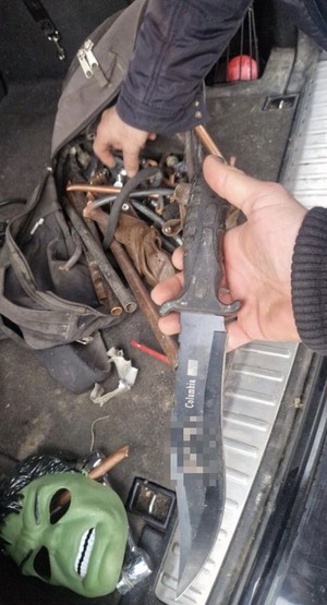 zabezpieczone przedmioty  w tym plecak i przewody oraz kable