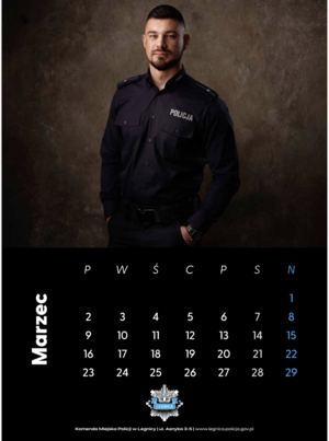 kartki z kalendarza  z każdego miesiąca ze zdjęciem policjantki lub policjanta