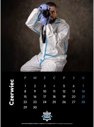 kartki z kalendarza  z każdego miesiąca ze zdjęciem policjantki lub policjanta