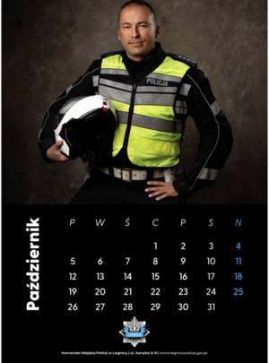 kartki z kalendarza  z każdego miesiąca ze zdjęciem policjantki lub policjanta