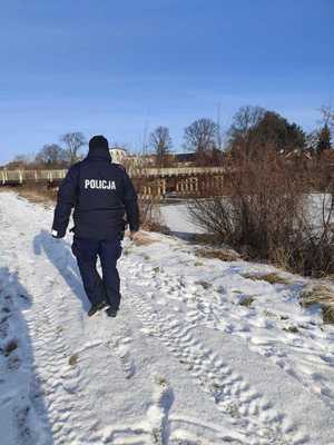 Dolnośląscy policjanci prowadzą kontrole zamarzniętych akwenów. Apelujemy o rozsądek