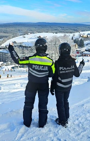 Policyjne patrole narciarskie na stoku