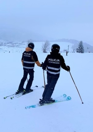 Policyjne patrole narciarskie na stoku