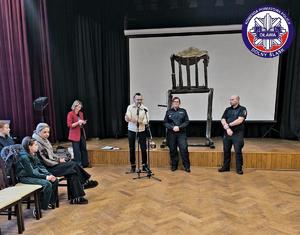 policjanci wspierają bezpieczny finał WOŚP