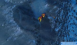 Ratowanie osób, które wpadły do przerębli pod lód