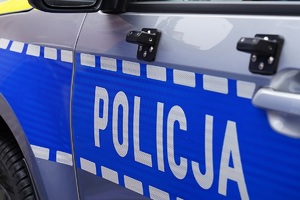 napis policja na samochodzie