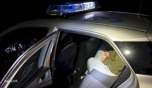 odnaleziony siedzący w radiowozie