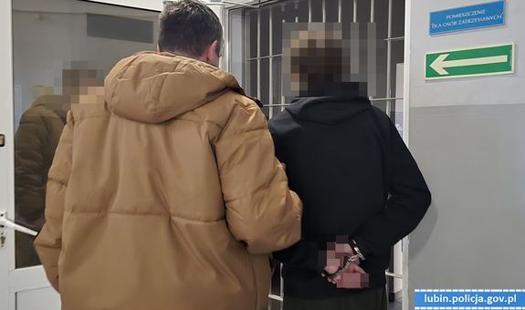 Chwilę po zdarzeniu nożownik był już w rękach policjantów. 29-latek tymczasowo aresztowany na 3 miesiące