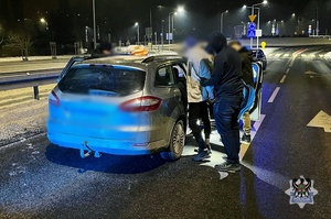 Blisko półtora kilograma metamfetaminy nie trafi na czarny rynek. 3 osoby zatrzymane