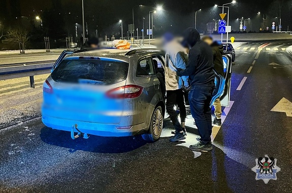 Blisko półtora kilograma metamfetaminy nie trafi na czarny rynek. 3 osoby zatrzymane